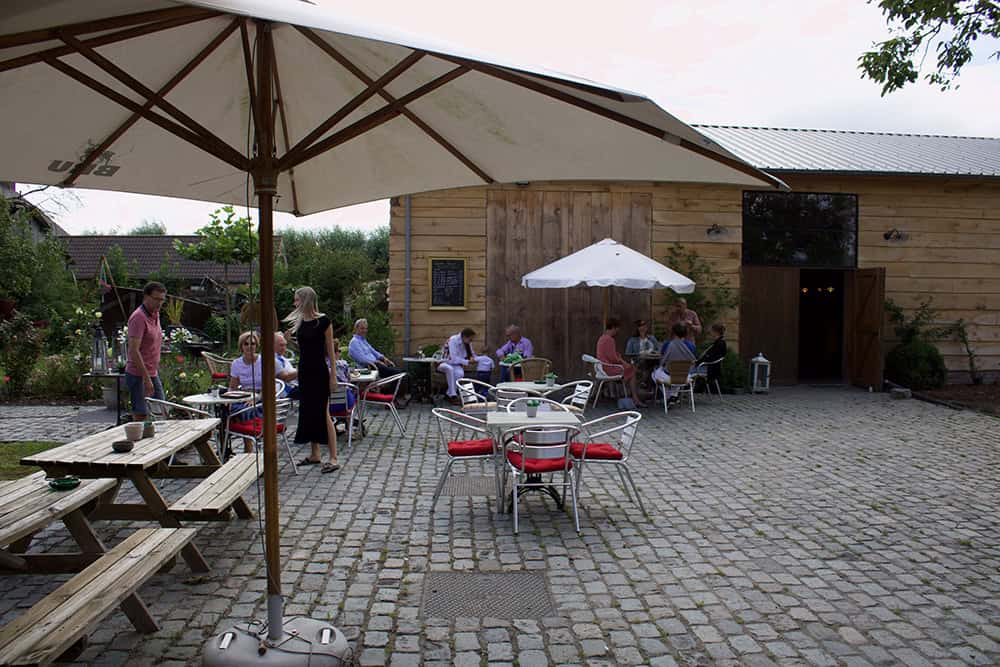 Terras aanwezig wijndomein t neerhof